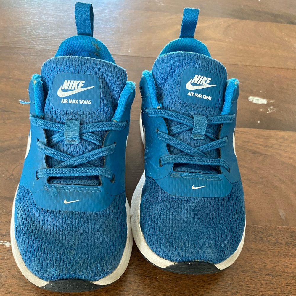 Very nice tenis shoes Nike